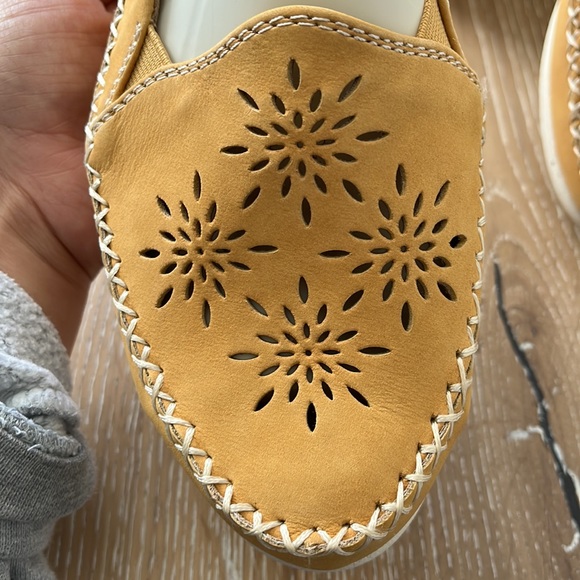 Earth Origins Loralei (Women's) in Amber Yellow . BRAND NEW - Picture 3 of 6